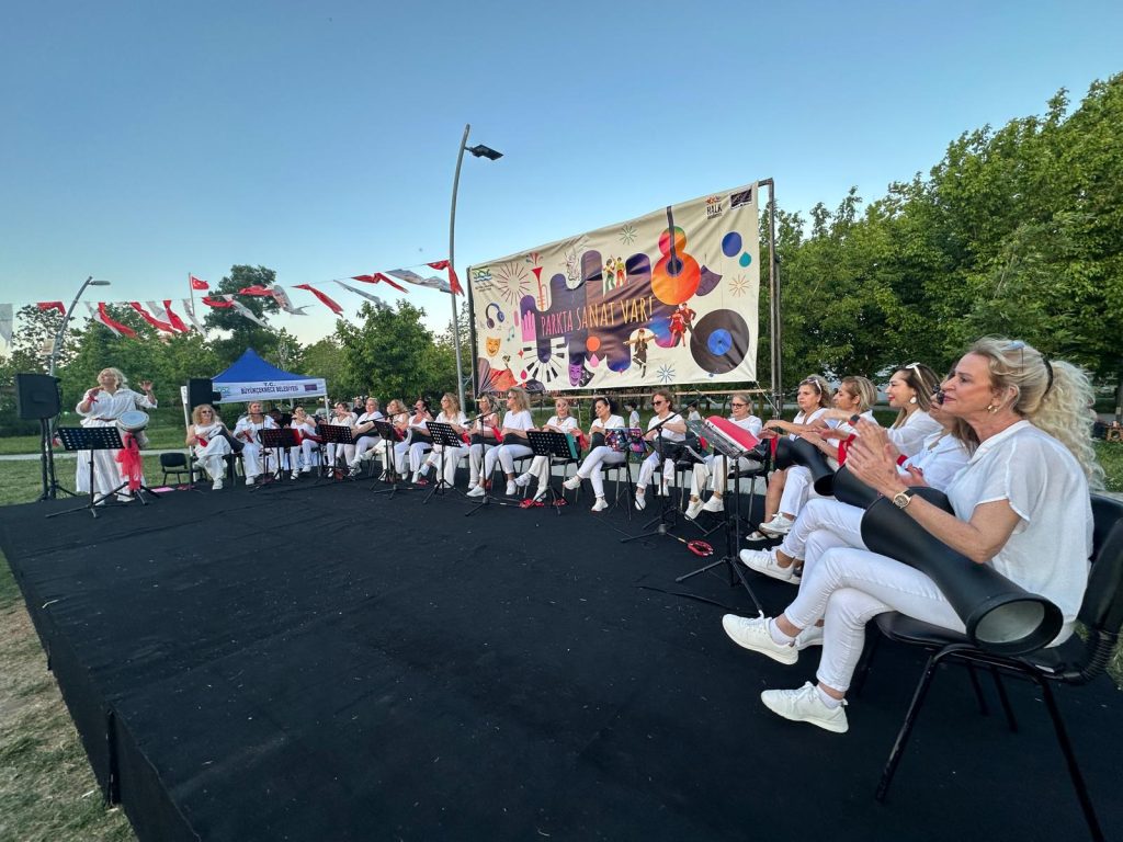 Parkta Sanat Var